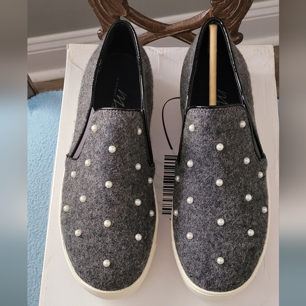 Pearl & Flannel Slip On.... Size 7.5M...NEW